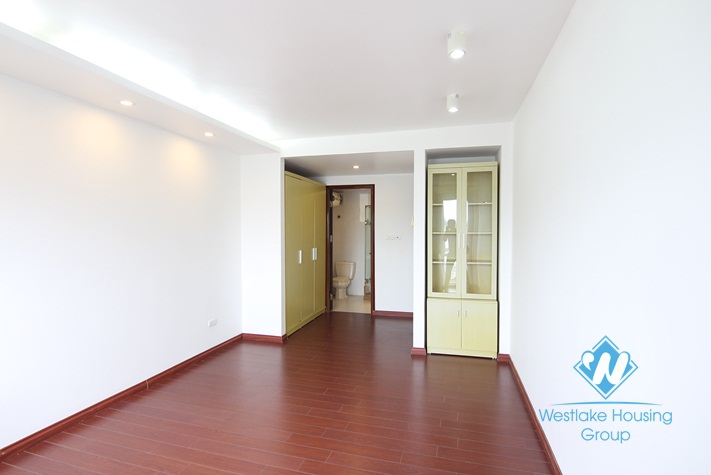 Lakeside house for rent in Tay Ho with amazing lake view 